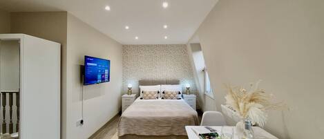 1 bedroom, desk, iron/ironing board, WiFi