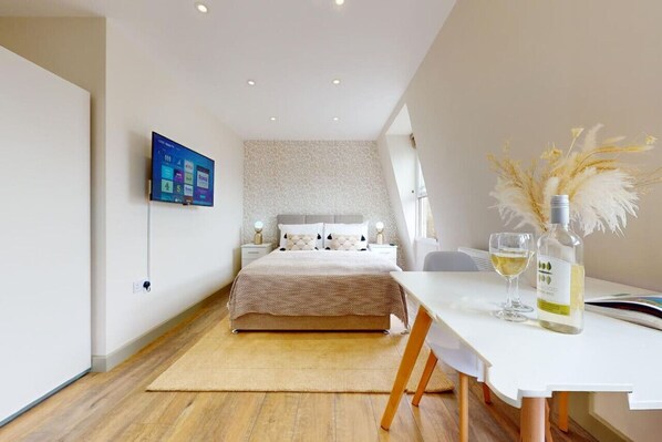 1 Schlafzimmer, Schreibtisch, Bügeleisen/Bügelbrett, WLAN