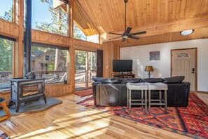 智能电视、壁炉