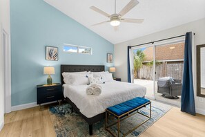 3 bedrooms, iron/ironing board, WiFi, bed sheets - NEW! Walk to Beach 3 Blocks, Big Private Backyard, Firepit, Bunks, Sofa sleeper (Panama City Beach)