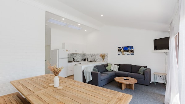 TV - Alpha Centauri - 7/39 Gippsland Street (Jindabyne)