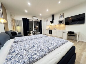 1 habitación, escritorio, tabla de planchar con plancha y wifi gratis 