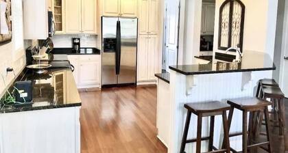Anchor Hill- 4 bedrooms, WiFi & pool table in the Stein. Landing Resort