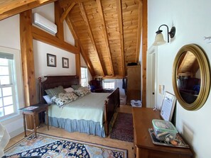 4 bedrooms, desk, iron/ironing board, free WiFi