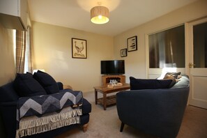 TV - Two bedroom Cottage in the heart of Beadnell (Beadnell)