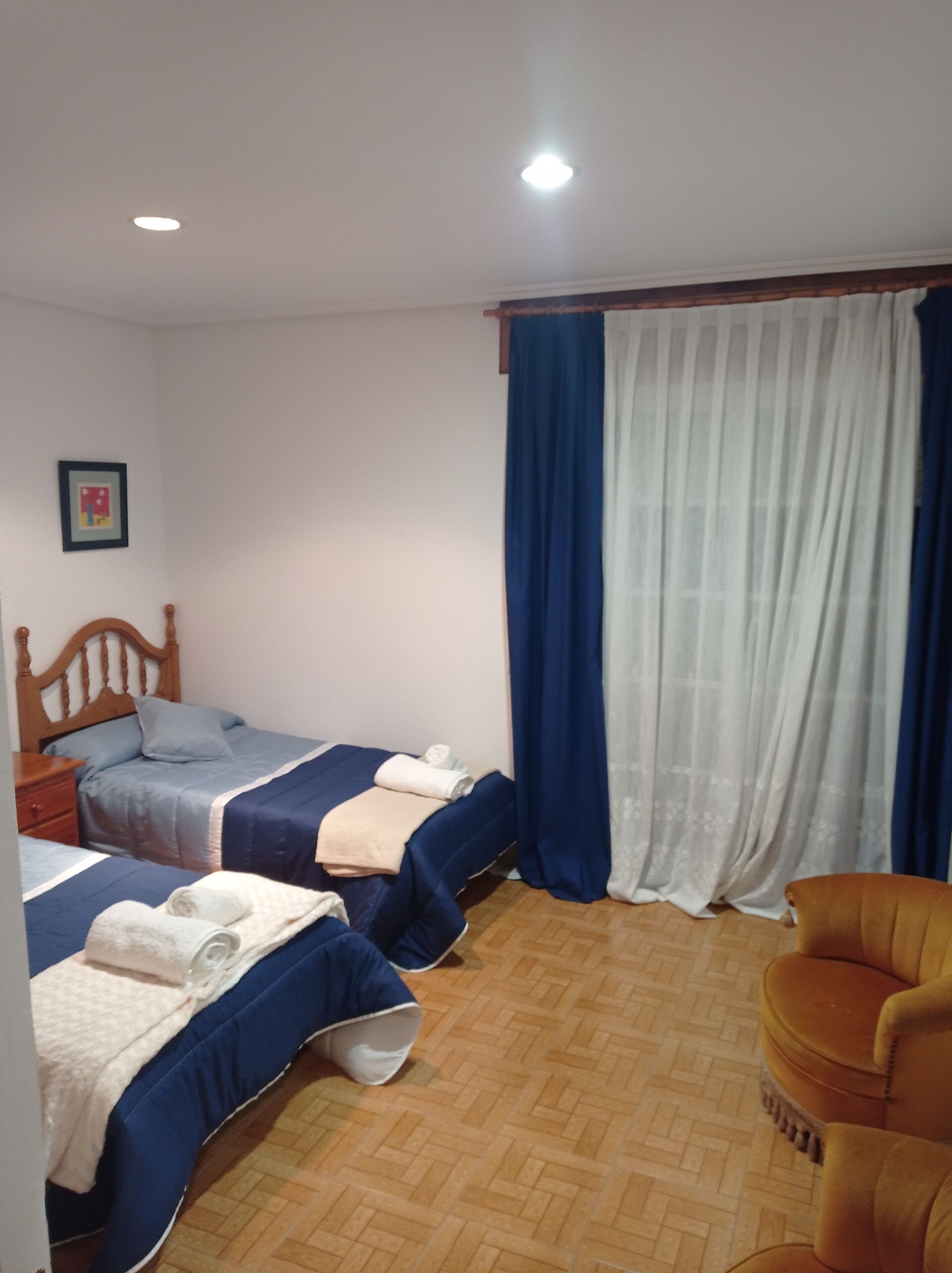 4 chambres, fer et planche à repasser, lit parapluie, Wi-Fi gratuit