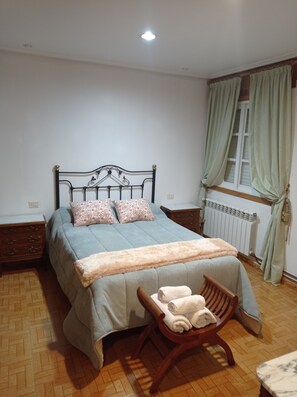 4 bedrooms, iron/ironing board, travel cot, free WiFi