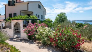 Property grounds - One-Bedroom Apartment in a quiet oasis (Orebic)