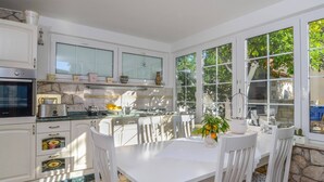 Dining - One-Bedroom Apartment in a quiet oasis (Orebic)