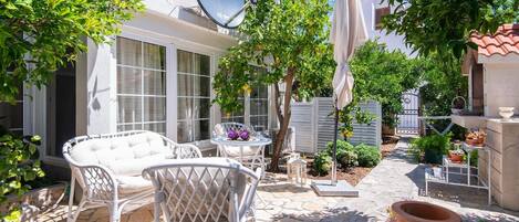 تناول الطعام بالخارج