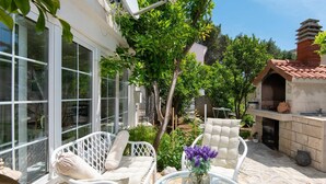 Terrace/patio - One-Bedroom Apartment in a quiet oasis (Orebic)