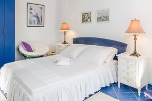 1 dormitori, planxa i posts de planxar, wifi i roba de llit 
