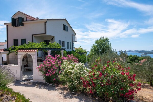 Exterior - Great One-Bedroom Apartment in the quiet oasis (Orebic)