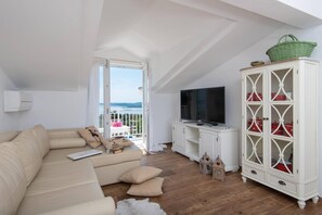 TV - Great Apartment with Sea View (Orebic)