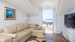 Unclassified image, 4 of 29, button - Great Apartment with Sea View (Orebic)