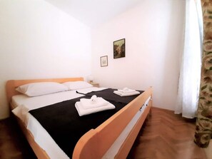 1 bedroom, iron/ironing board, WiFi, bed sheets
