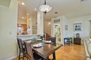 Condo, Multiple Beds, Patio, Ocean View (South Pacific) | Dining