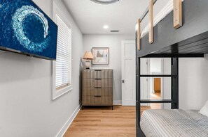 4 bedrooms, free WiFi, bed sheets - Sunset Palms 305-Sleep 10-Close to Gulf (Panama City Beach)