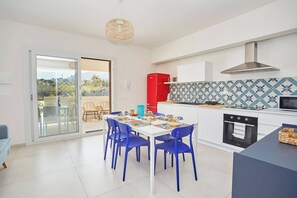 Kühlschrank, Mikrowelle, Ofen, Geschirrspüler