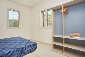 3 bedrooms, iron/ironing board, travel crib, free WiFi