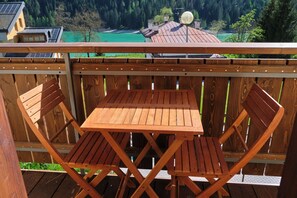 Outdoor dining - Lake view two-room apartment (Auronzo di Cadore)