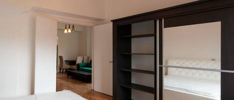 2 chambres, fer et planche à repasser, Wi-Fi, draps fournis