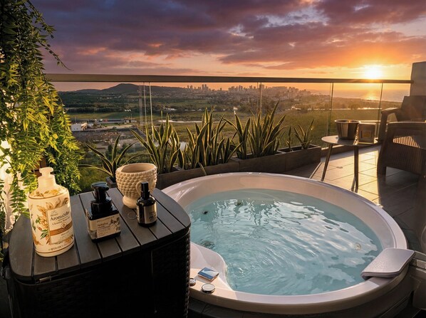 Outdoor spa tub