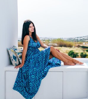 Suite | 6 bedrooms, desk