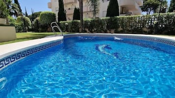 Piscina externa sazonal