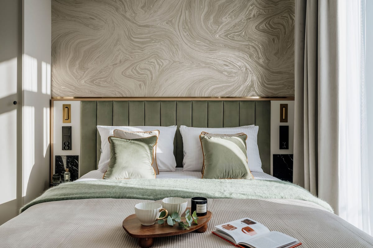 Literie de qualité, lit avec matelas en mousse à mémoire