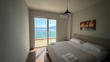 Apartment, Sea View | Desk, soundproofing, free WiFi