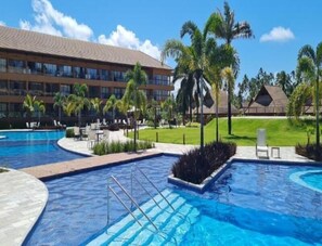 3 piscinas al aire libre