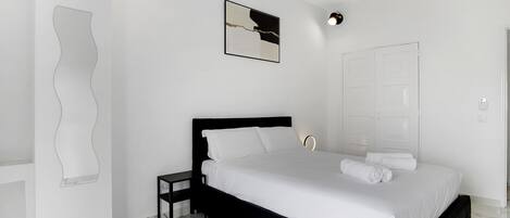 3 bedrooms, desk, iron/ironing board, free WiFi