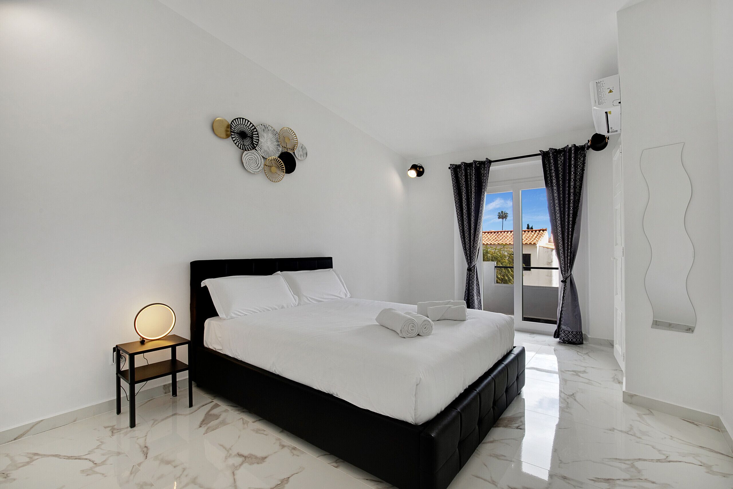 3 bedrooms, desk, iron/ironing board, free WiFi