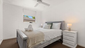 2 habitaciones, tabla de planchar con plancha y cuna de viaje 