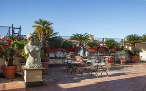 Outdoor dining - Luxury apartment in Rome Center (Roma)