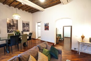 Above Pantheon Roof (Via del Seminario 106) | Living area - Pantheon Apartments (Rome)