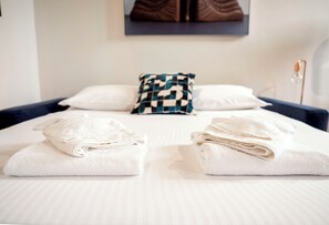 Artsy and Elegant Apartment near Pantheon (Via di Santo Stefano del Cacco) | Coin séjour