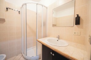 Apartment | Bathroom