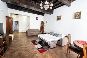 Apartment | Living area - Campo De Fiori Large Family Apartment (Rome)