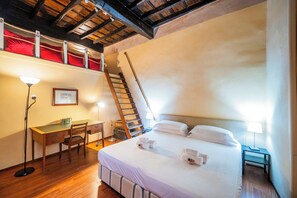 Unique 2 BR Apt (Giglio 18) | Decoración personalizada y muebles diferentes 