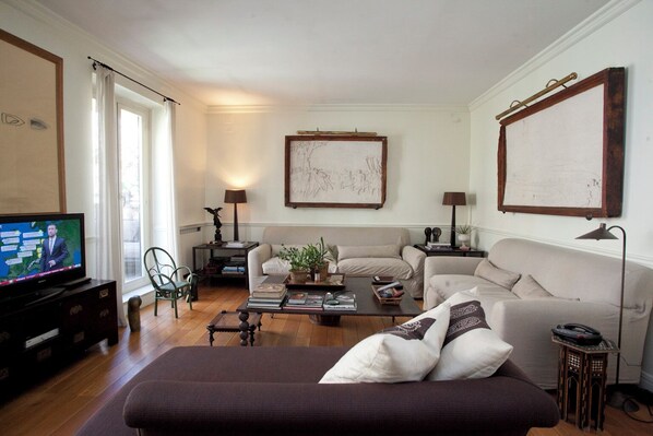 Splendid 2 BR Penthouse (Via del Pellegrino 16) | Living area