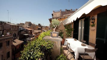 Splendid 2 BR Penthouse (Via del Pellegrino 16) | Terraza o patio