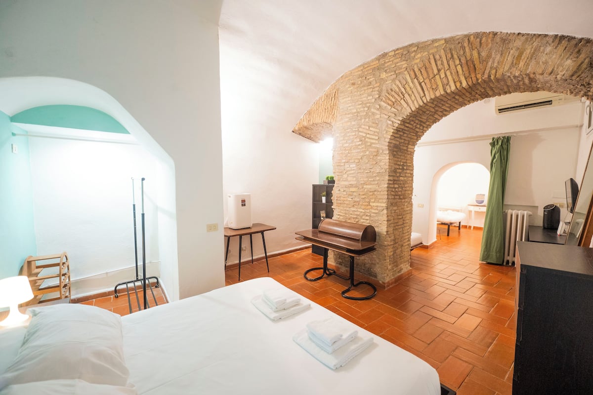 Grotto Studio Apt (Vicolo della Madonnella 2A) | Strykejern/-brett, wi-fi (inkludert) og individuelt dekorert