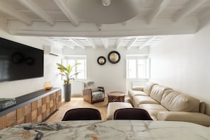 Elegance And Charm 2 Bedroom Apartment (via Giulia 69) | Living area - Via Giulia Apartments (Rome)