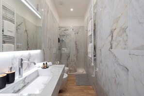 Bathroom - Esquilino Charming Apartment  (Rome)