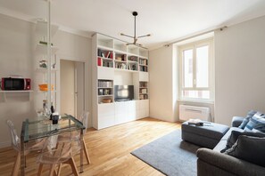 Living area - Esquilino Charming Apartment  (Rome)