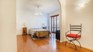 Appartamento | 4 camere, copriletto in piuma, ferro/asse da stiro, Wi-Fi gratuito