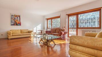 Apartment | Living area | 39-inch TV with digital channels