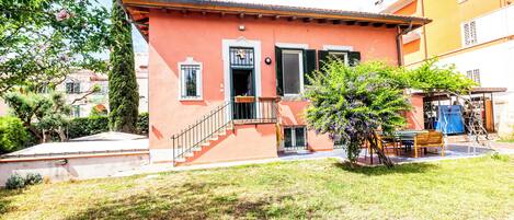 Lovely 2Br House In Beautiful Green Area (Via Ambrogio Traversari 104) | 露台